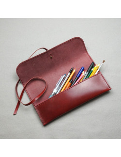 Plumier en piel cereza