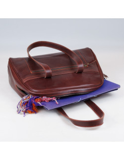 Carlota en color tabaco cosida en naranja