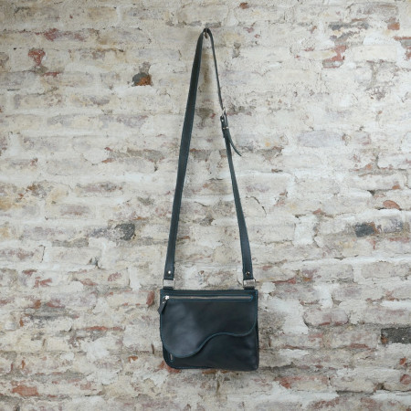 Gabi en negro cosido en turquesa