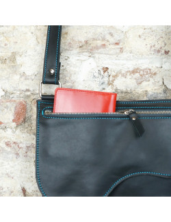 Gabi en negro cosido en turquesa