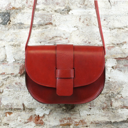 Enora en color cereza