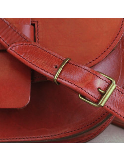 Enora en color cereza