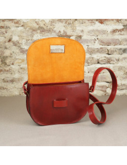 Enora en color cereza y forro naranja