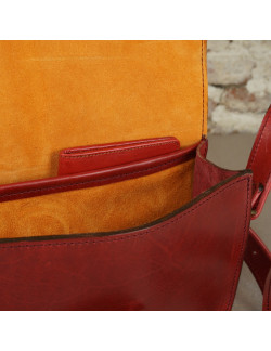 Enora en color cereza y forro naranja