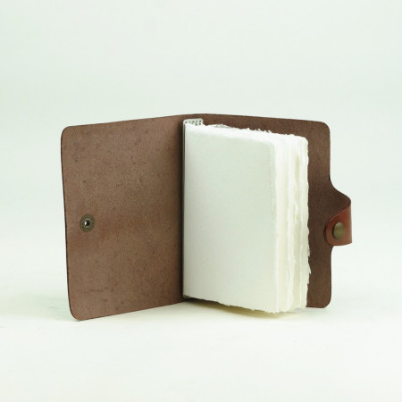 Piel i Papel 001 en color tabaco