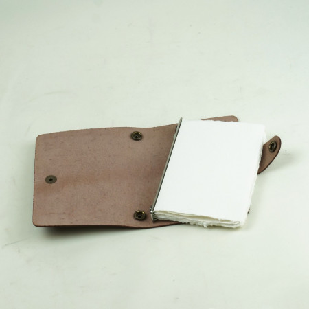 Piel i Papel 001 en color tabaco