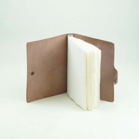 Piel i Papel 002 en color tabaco