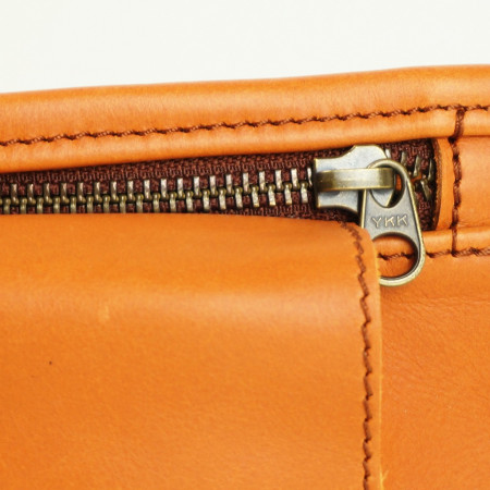 Alforja Ana color calabaza con hilo marrón claro