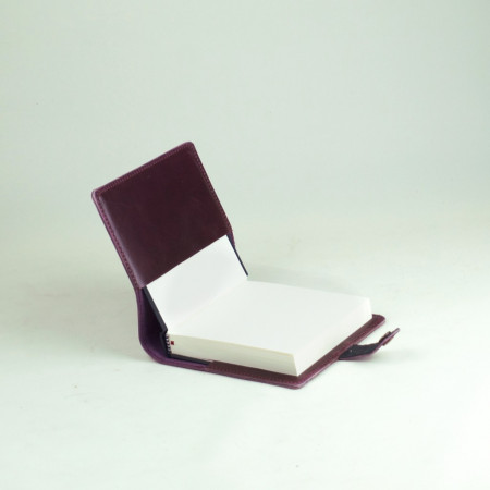 Libro Cuadrado en color burdeos